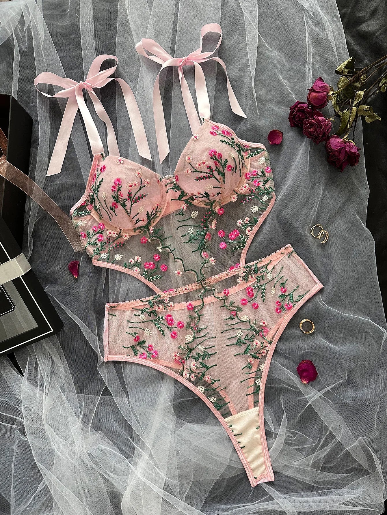 Lingerie Bra and Panties Sets Lingeries Set Wear Set Female Lingerie Femmes Choice Thong