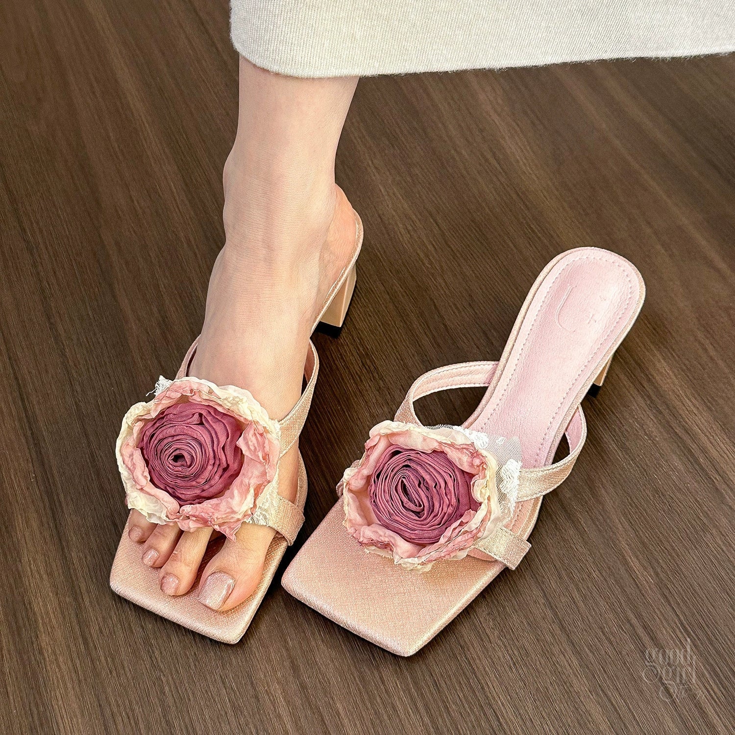 Aiva Floral Mules