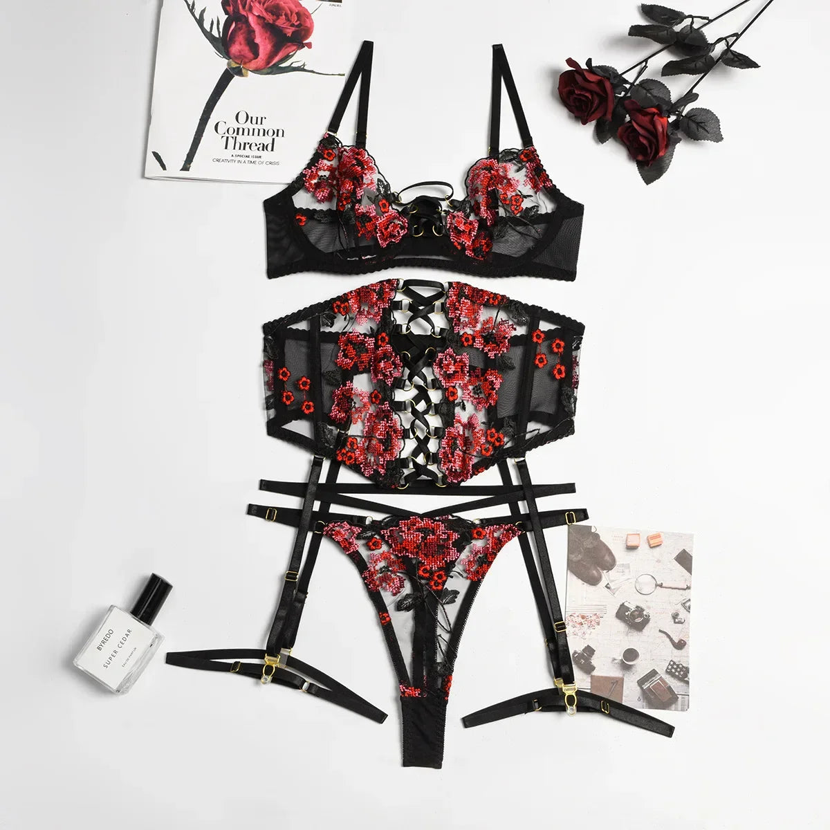 Toucheart 3-Piece Sensual Lingerie Embroidery Bandage Breves Sets Garters Briefs Luxury Erotic Delicate Underwear