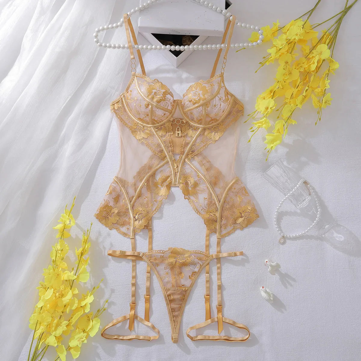 Toucheart Erotic Lingerie Bra Set Mesh See-through Lace Underwear Three-piece Set Pure Desire Flirting Underwear