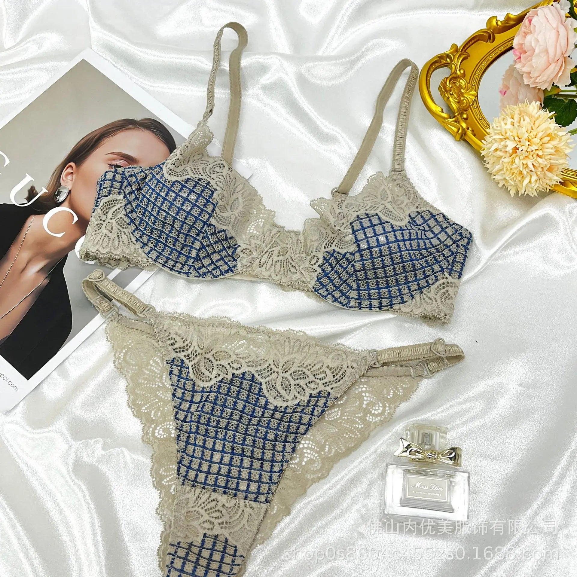 Toucheart Erotic Lingerie French Style Underwear Feminine Ultra-thinplaid Lace Bra Largebreasts Showing Small Underwear Set