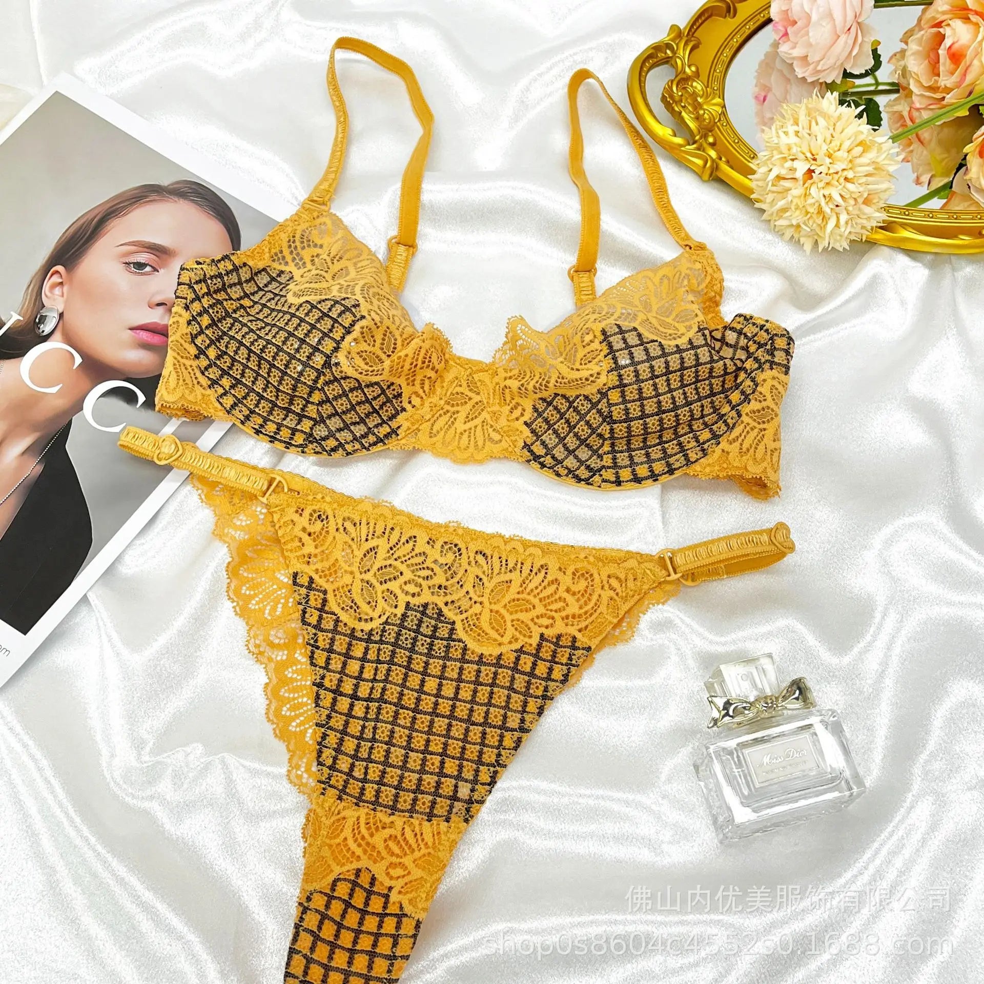 Toucheart Erotic Lingerie French Style Underwear Feminine Ultra-thinplaid Lace Bra Largebreasts Showing Small Underwear Set