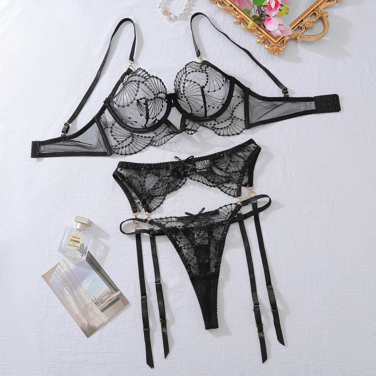 Toucheart Lingerie Ultra Female Underwear G-String Attractive Chest Transparent Lace Adult Fancy Bra Set