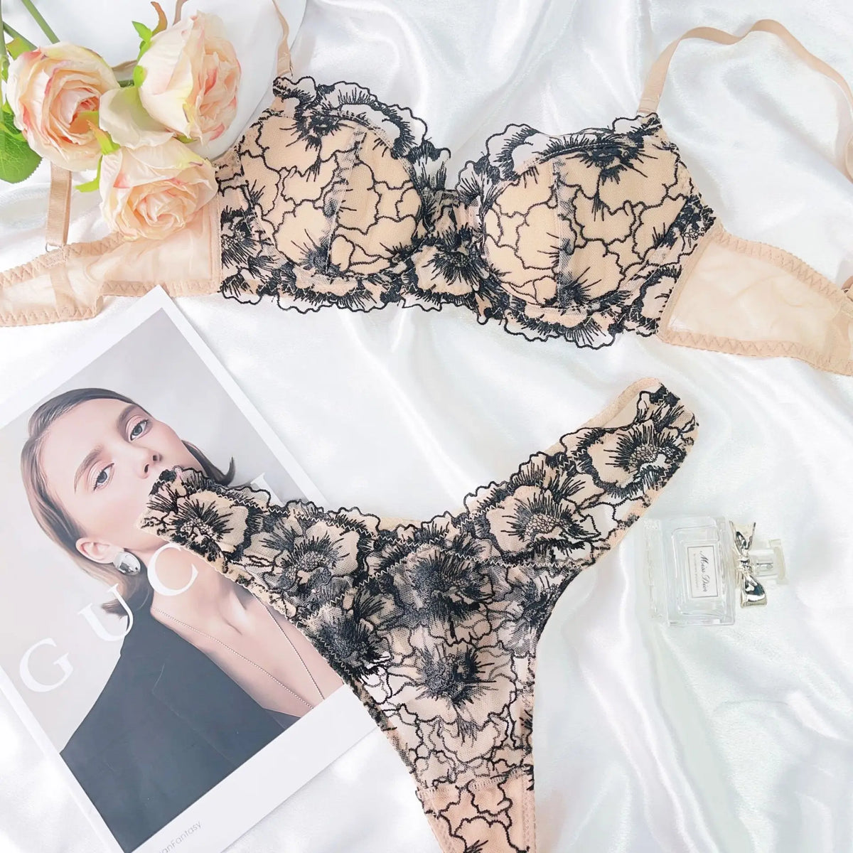 Toucheart Lace Lingerie Panty Embroidery See-through Slim Backless Charming Underwear Set