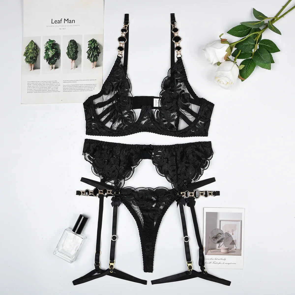 Toucheart Lingerie Rose Embroidery Gemstone Chain Deep V Push-up Slim Delicate Lingerie Three-piece Set