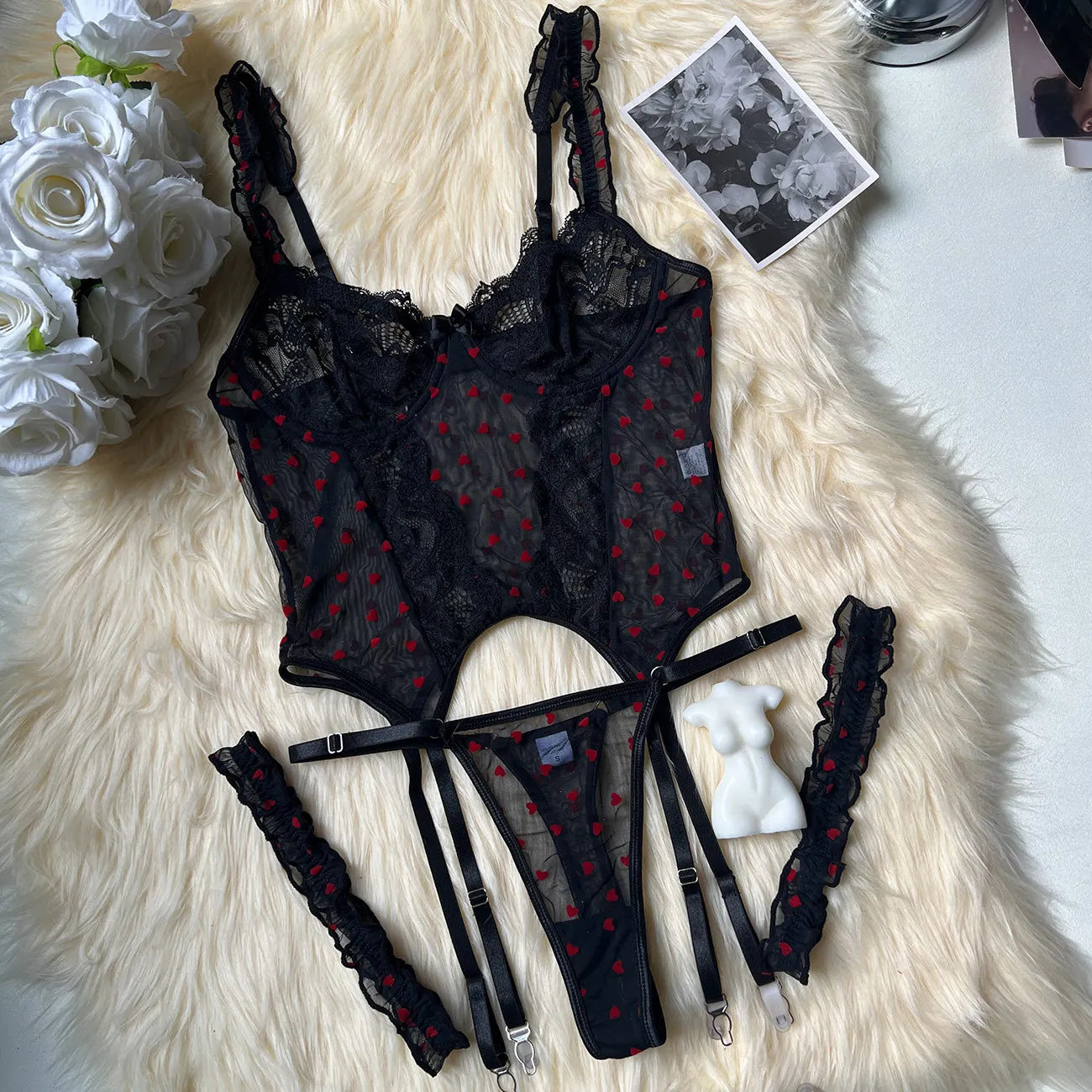 Toucheart Lingerie Suit 4-piece Suspender Bra Lingerie Set Lace Mesh See-through Garters Underwear Set
