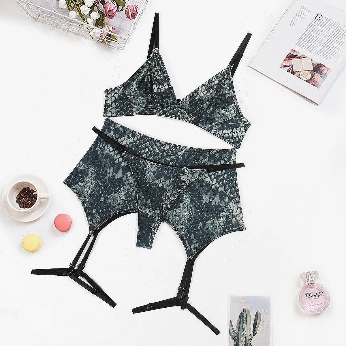 Toucheart Lingerie Suit Snake Print Garters Underwear 4-piece Set Exotic Fancy Underwear Uniform Set