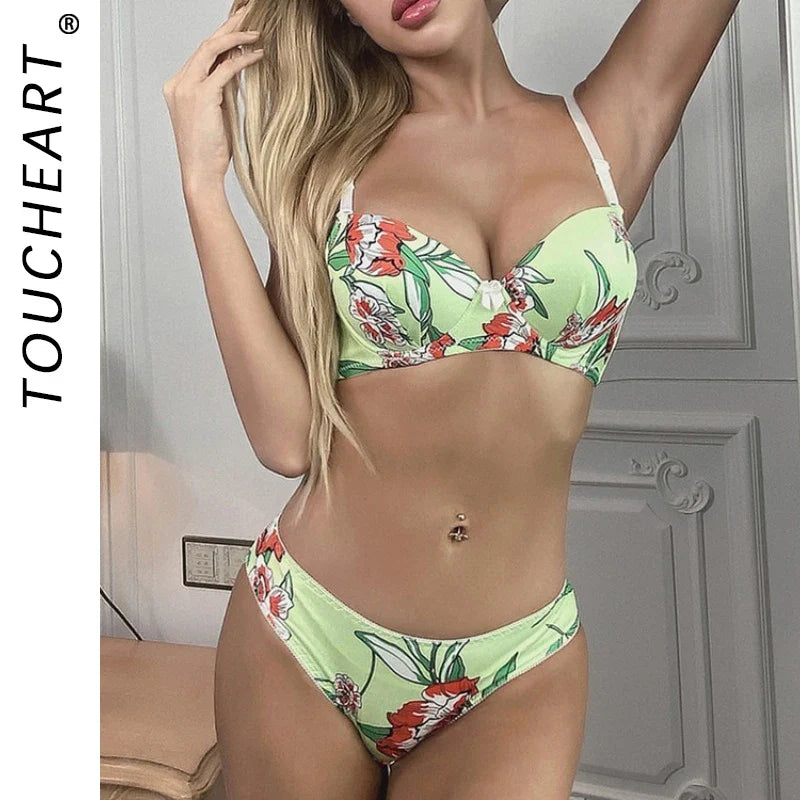 Toucheart Traceless Bra Set Steel Rings Breathable Underwear with Gathered Design To Prevent Exposure Comfortable Fit